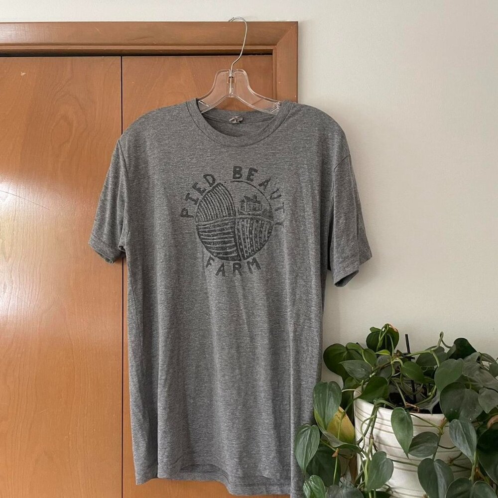 Pied Beauty Farm grey graphic t-shirt